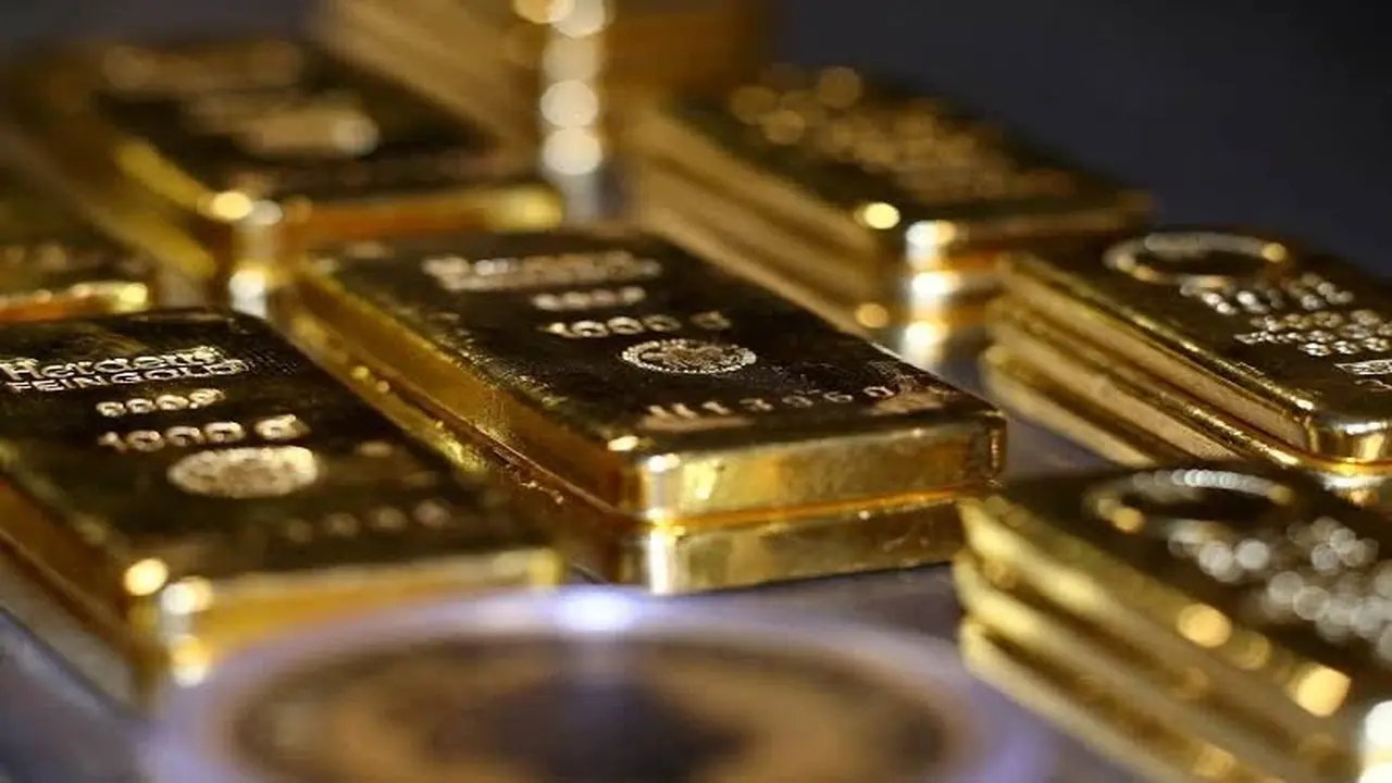أسعار الذهب ترتفع وسط تراجع كبير في وول ستريت.